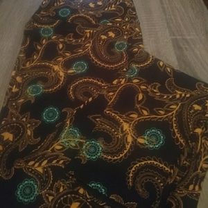 BNWOT LULAROE TC Leggings black background